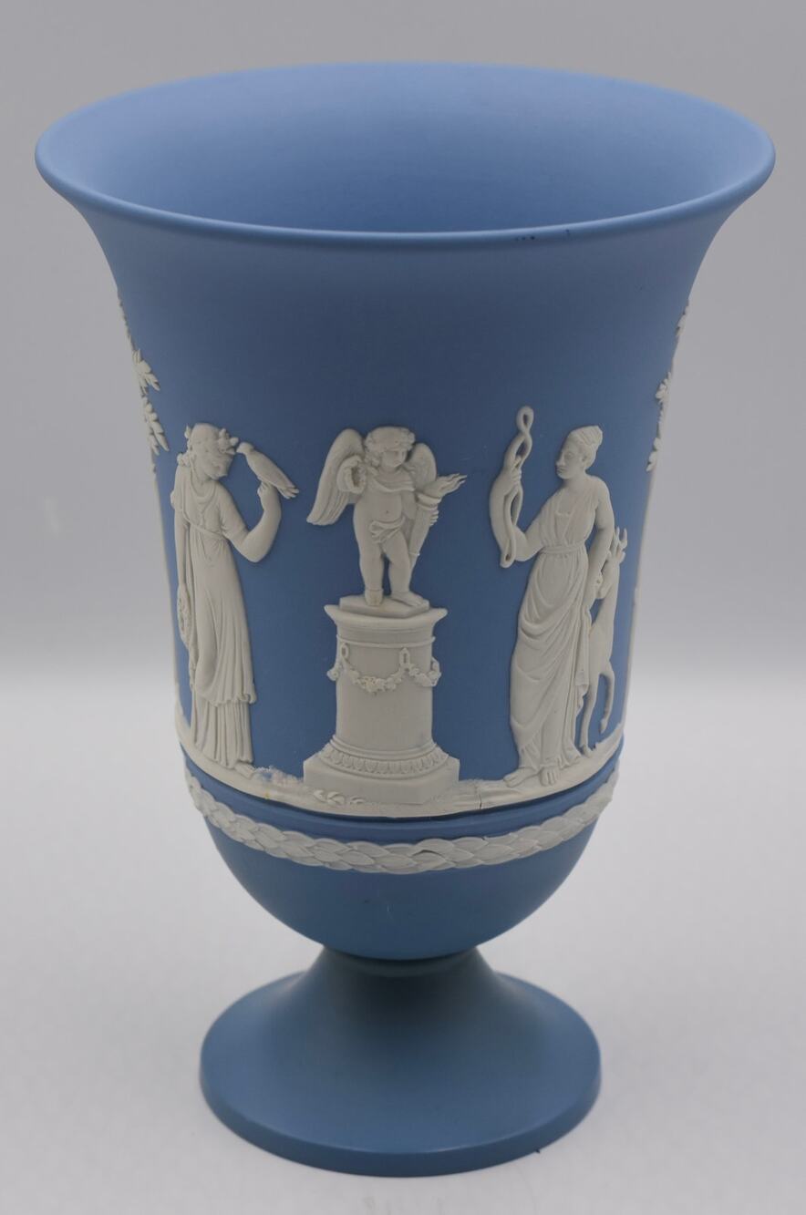 Wedgwood Blue Jasperware Cameo Cherubs Neoclassical Pedestal Vase